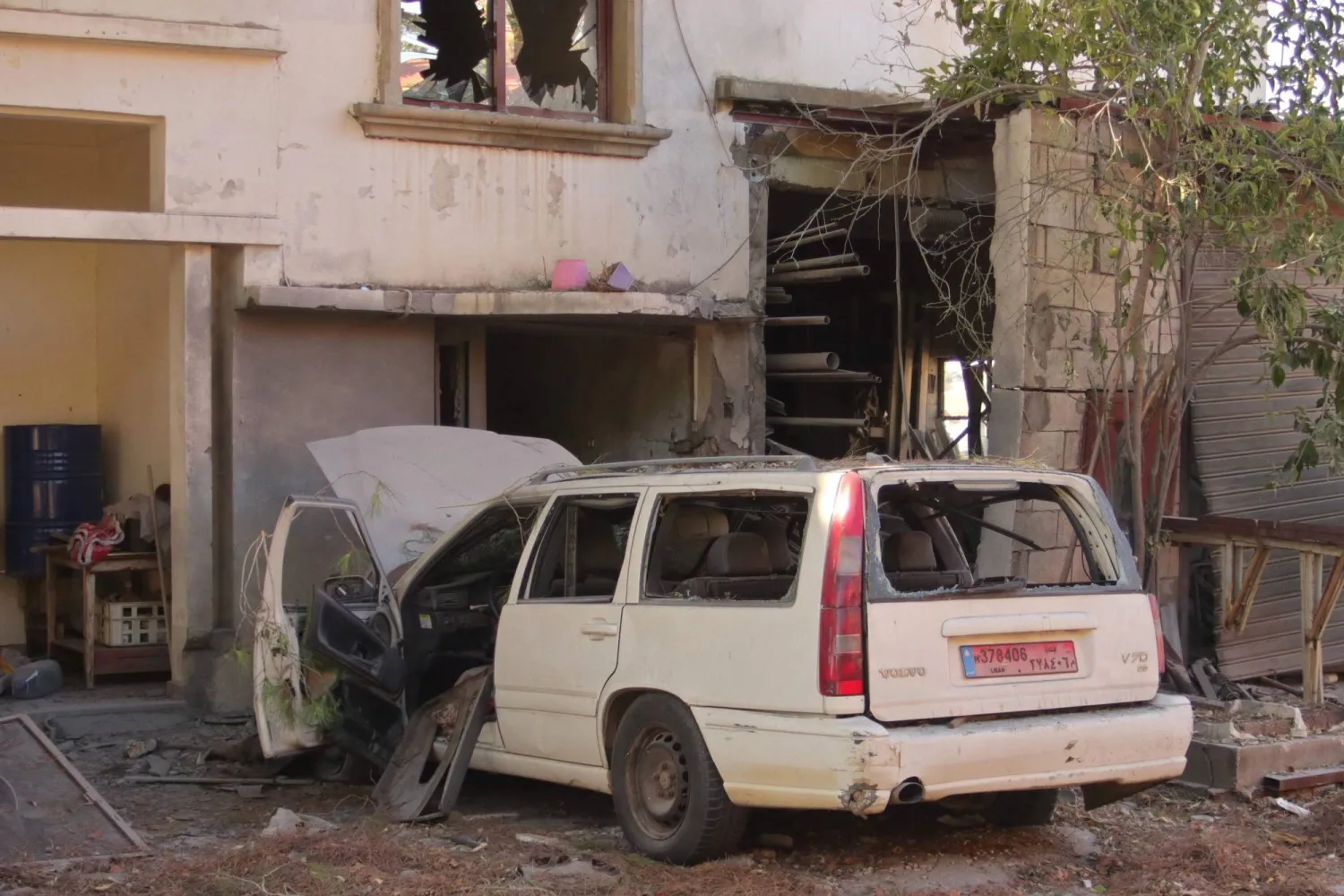 دمار ناتج عن غارة إسرائيلية على بلدة الخيام جنوبي لبنان أمس (أ.ف.ب)