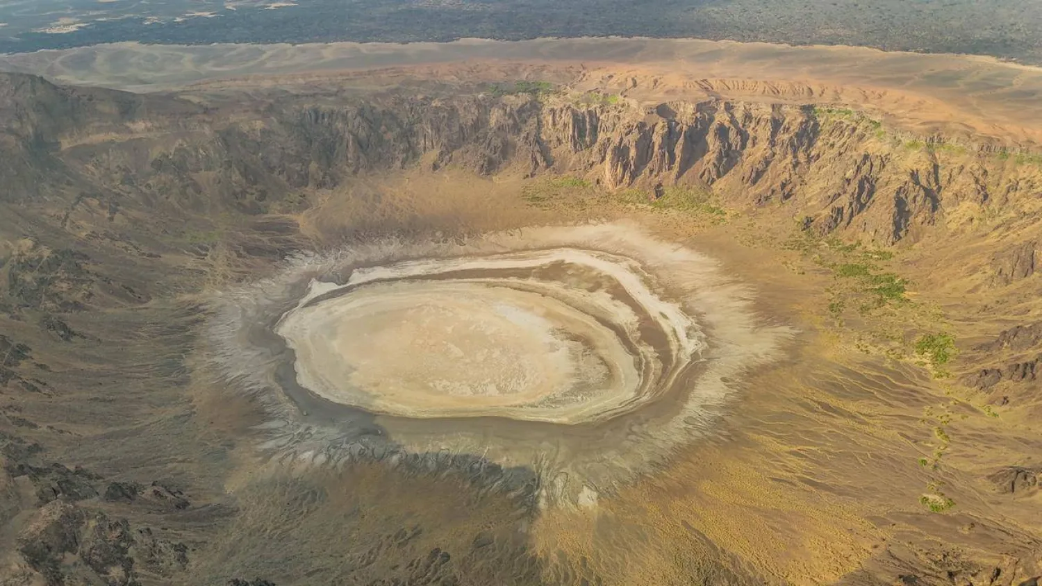 تعمل هيئة المساحة على إبراز كافة المواقع المكتشفة من فوهات وأحافير وكهوف تجاوزت 300 كهف (هيئة المساحة الجيولوجية السعودية)