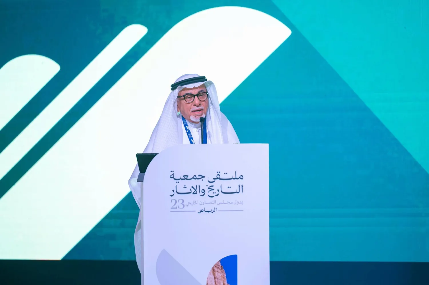 الدكتور أحمد الزيلعي خلال جلسات الملتقى (هيئة التراث) 