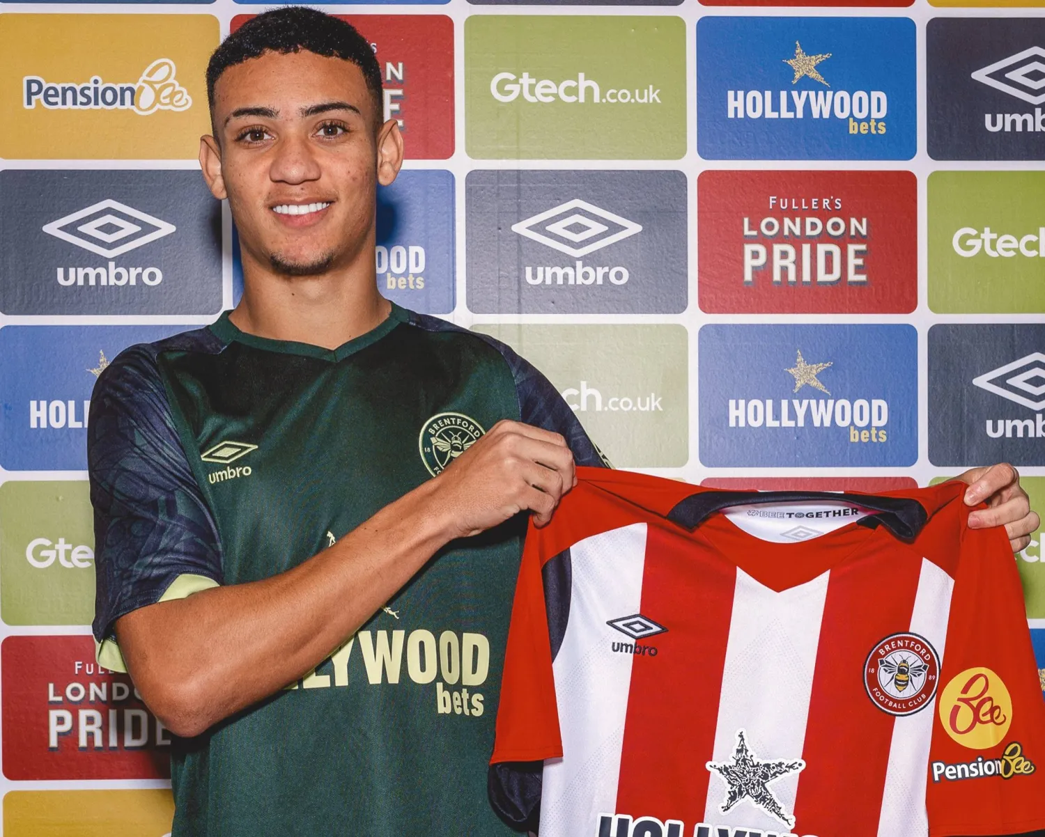 يمتد عقد النجم الشاب لـ6 سنوات مع وجود خيار لتمديده لمدة عامين (نادي برنتفورد)