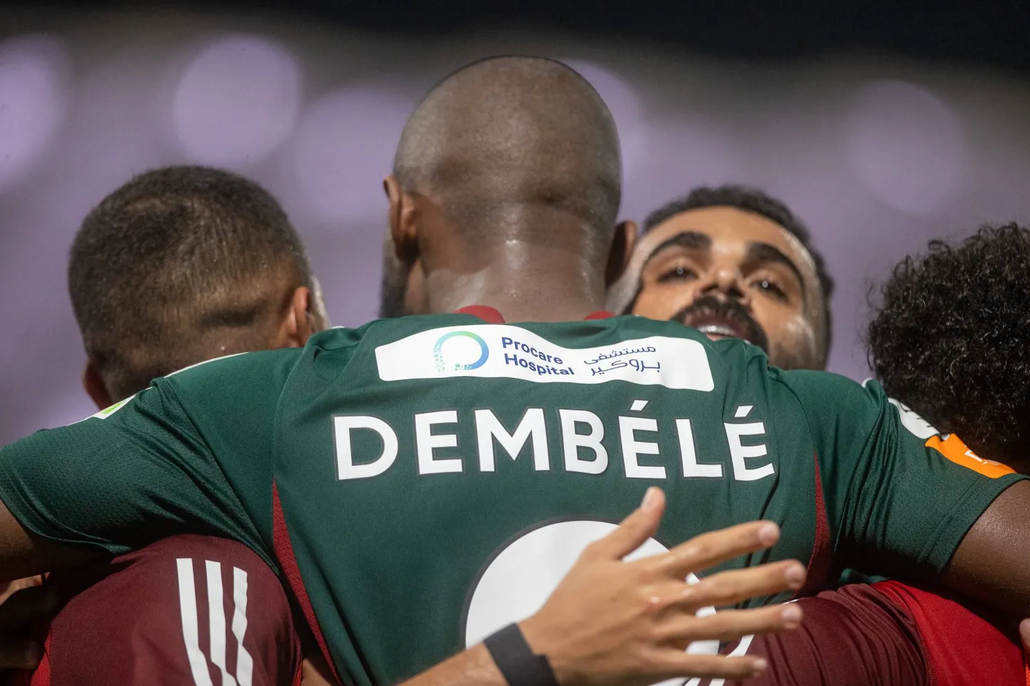 فرحة اتفاقية بالهدف الذي سجّله ديمبيلي في شباك الأخدود (تصوير: عيسى الدبيسي)