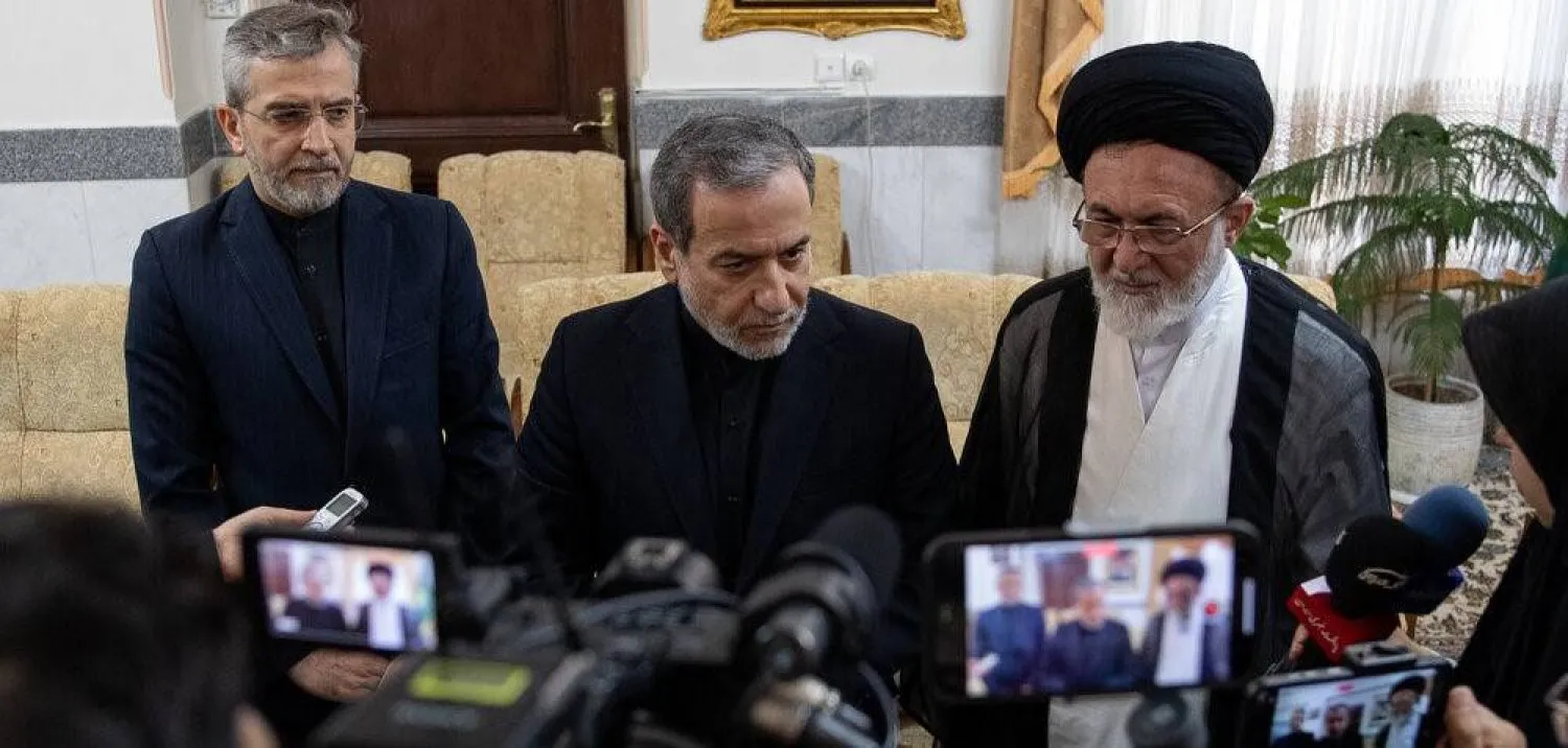 Arakçi, eski Dışişleri Bakan Vekili Ali Bagheri ile birlikte açıklamalarda bulunuyor (ISNA)