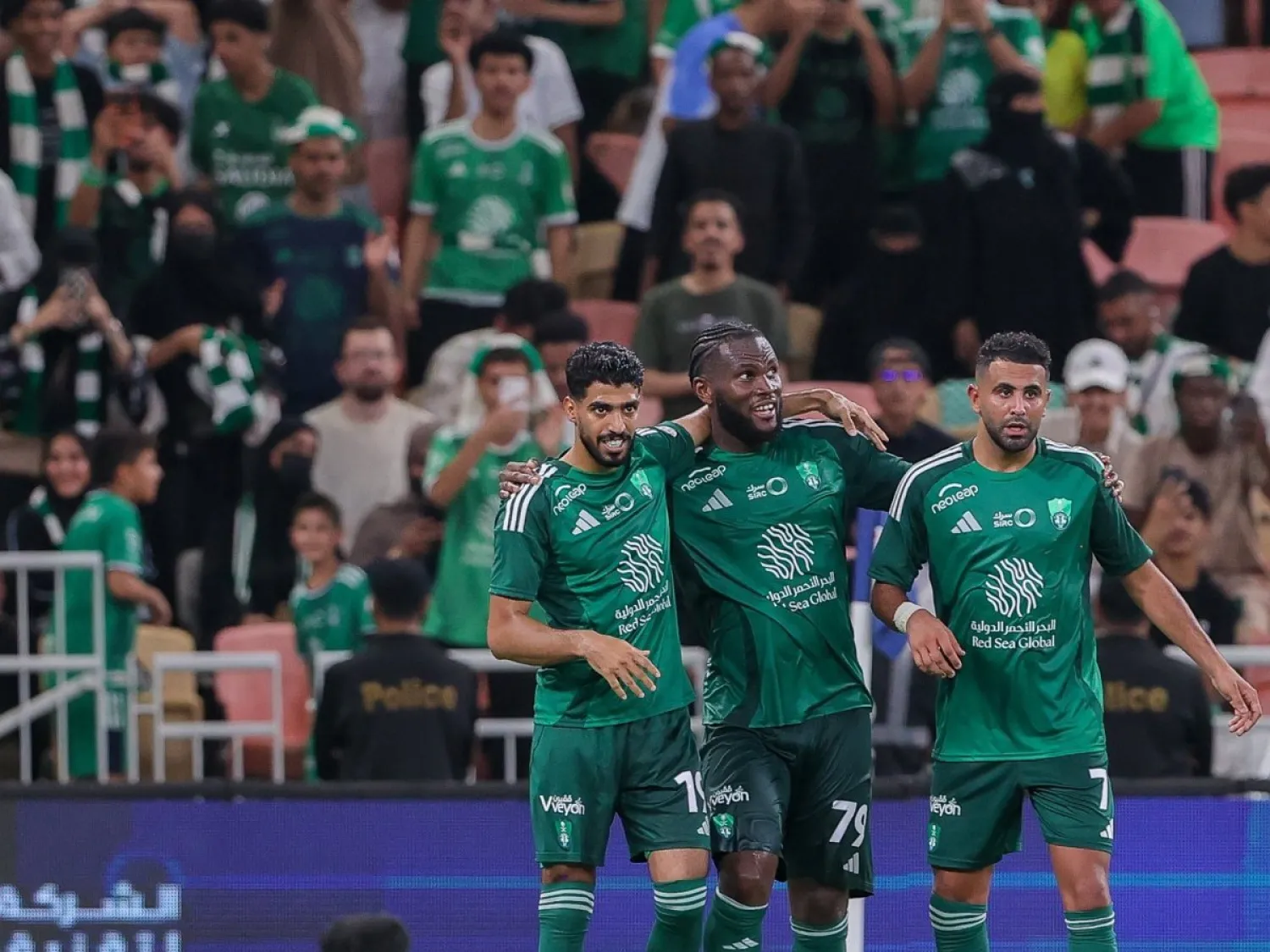 محرز أحد أبرز نجوم الأهلي (النادي الأهلي)