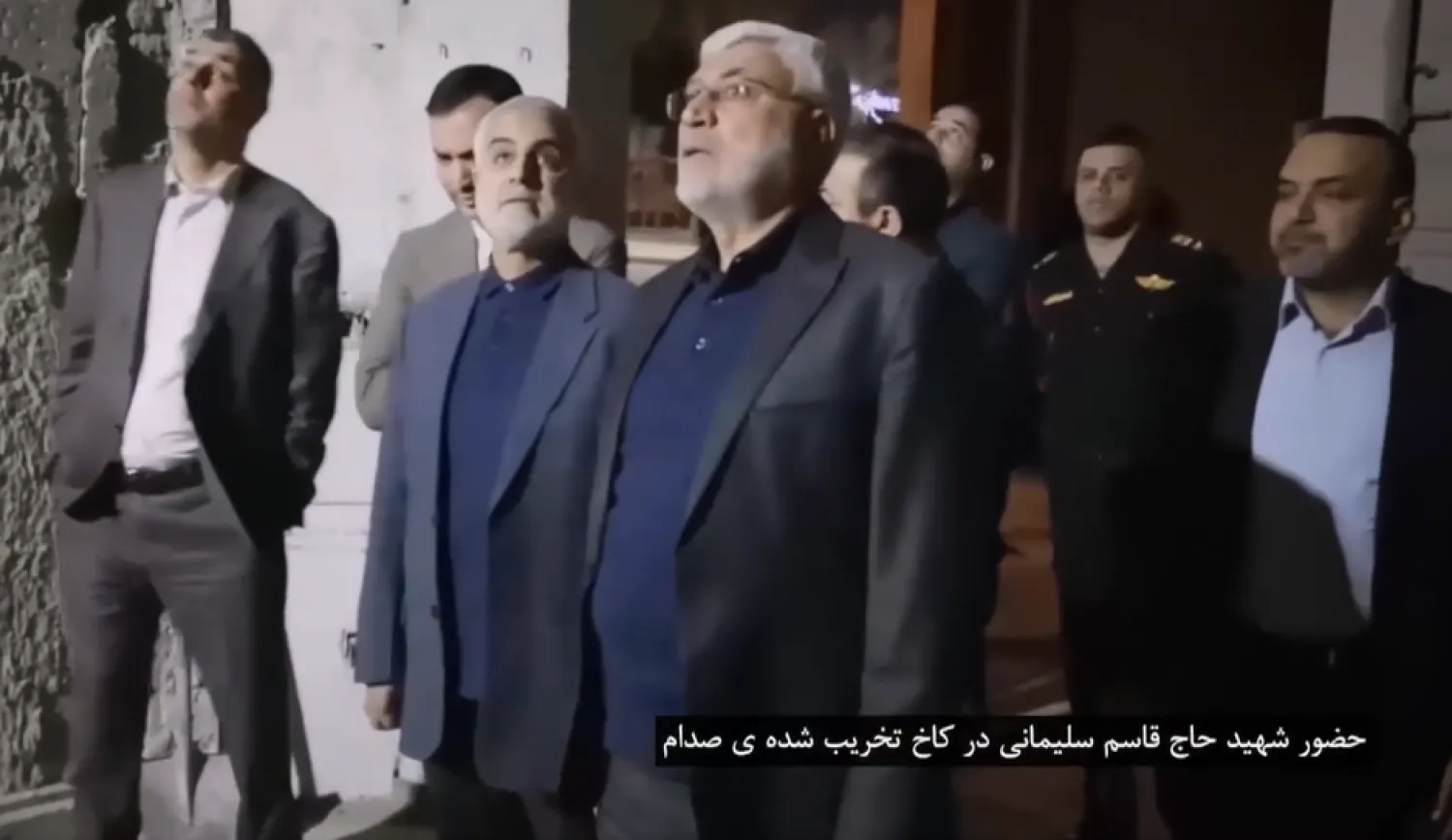 Soleimani inspects a ceiling in Saddam Hussein’s palace