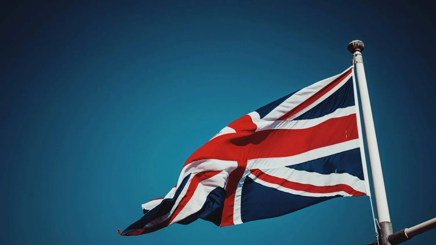 بريطانيا تضع شخصين على قائمة حظر السفر بموجب عقوبات مكافحة الإرهاب (متداولة)