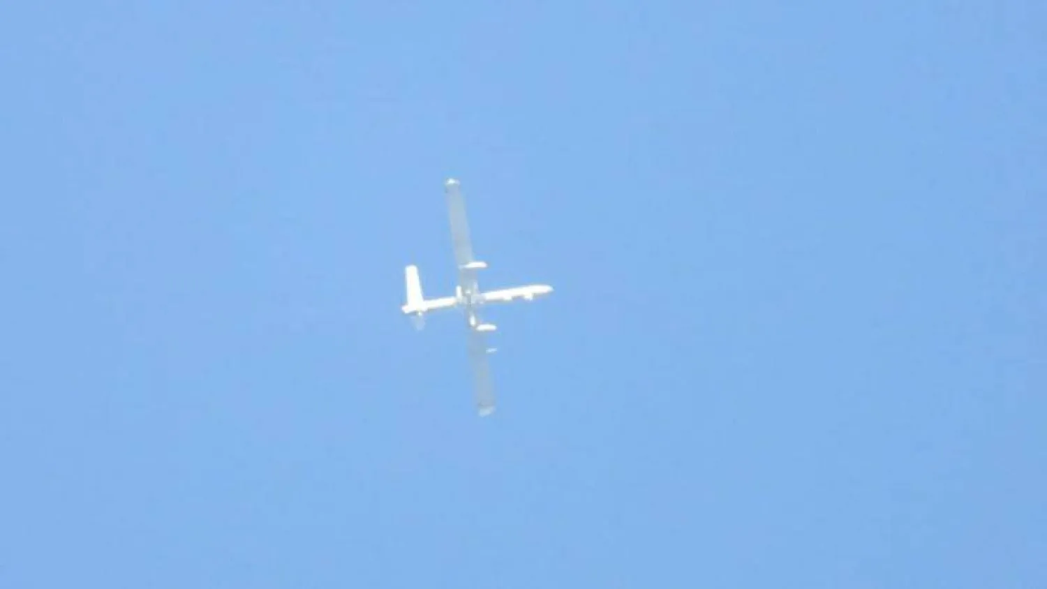  Temmuz ayında Güney Lübnan'daki köylerin üzerinde uçan silahlı bir İsrail insansız hava aracı (Hizbullah medyası).