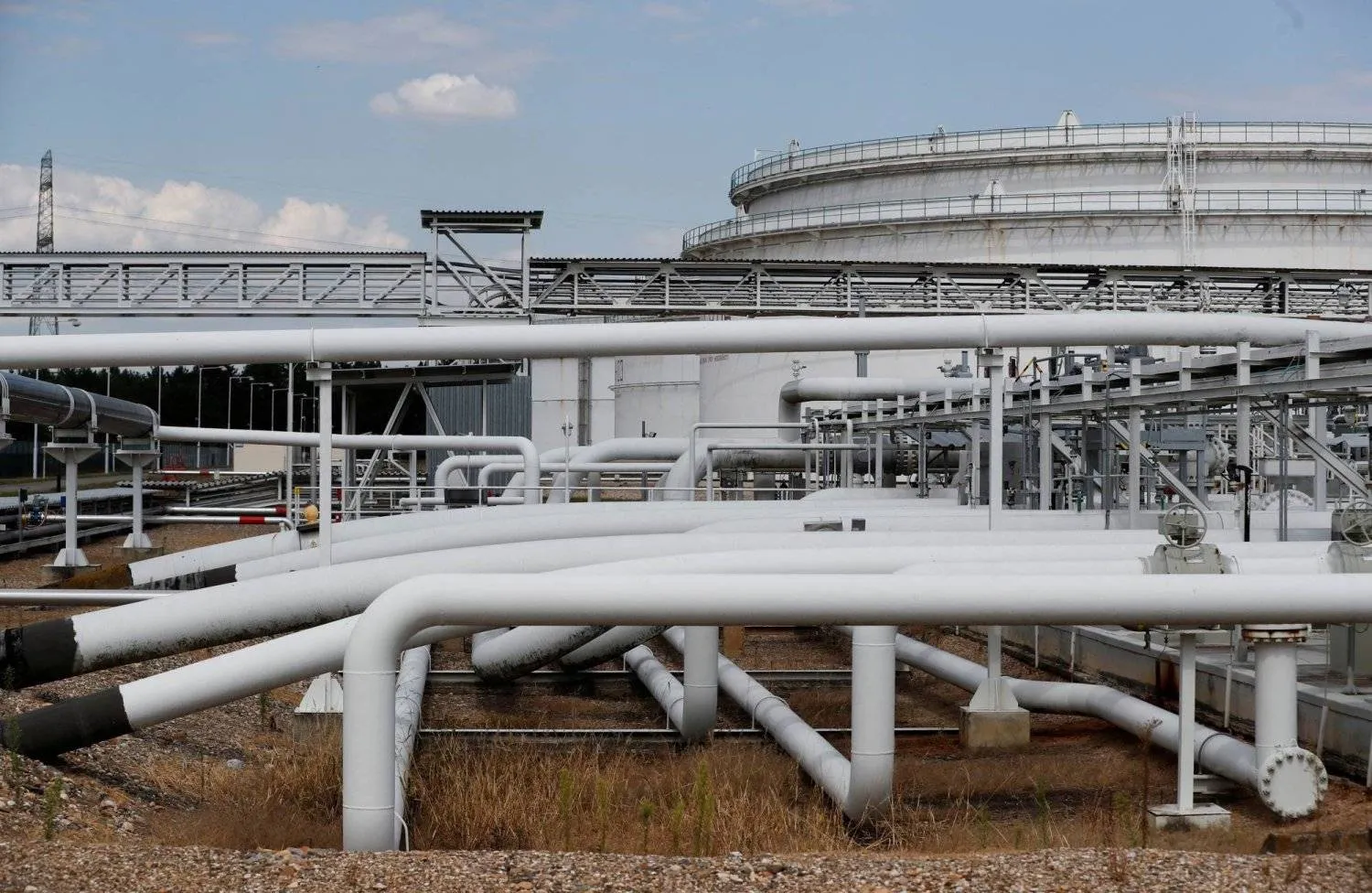 A view of storage tanks and pipelines at the Mero central oil tank farm, which moves crude through the Druzhba oil pipeline, near Nelahozeves, Czech Republic, August 10, 2022. REUTERS/David W Cerny/File Photo