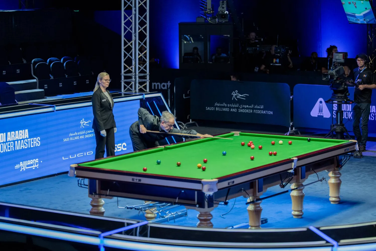 من منافسات الجولة الثانية في بطولة السنوكر السعودية (الشرق الأوسط)