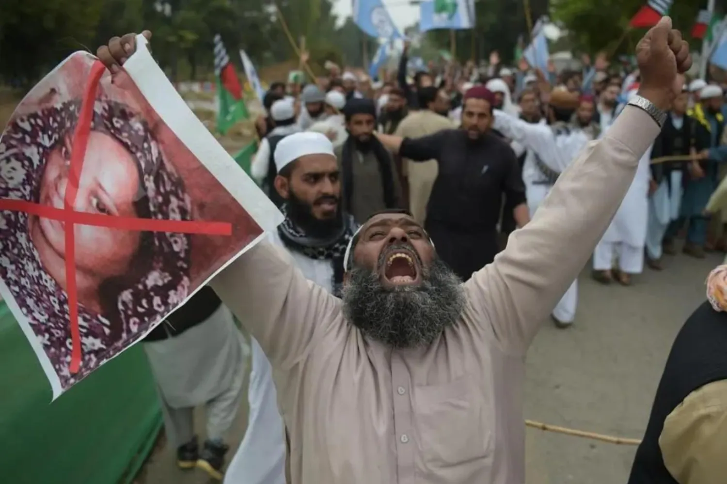 2010'da ülkedeki Hıristiyanlardan Asia Bibi'nin dine hakaretle suçlanması dünya çapında ses getirirken 2018'de Yüksek Mahkeme beraat kararı vermişti (AFP/Arşiv)