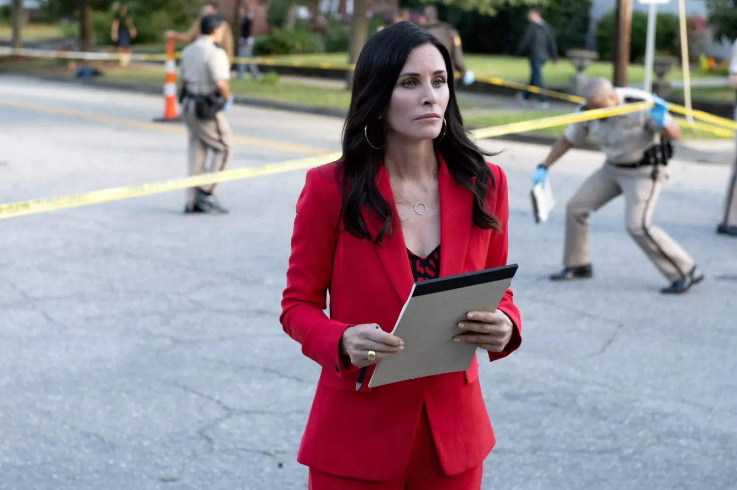 Courteney Cox, Woodsboro'daki katliamdan 25 yıl sonra geçen Çığlık 5'te, Gale Weathers rolünü 11 yıl sonra tekrar canlandırmıştı (Paramount Pictures)