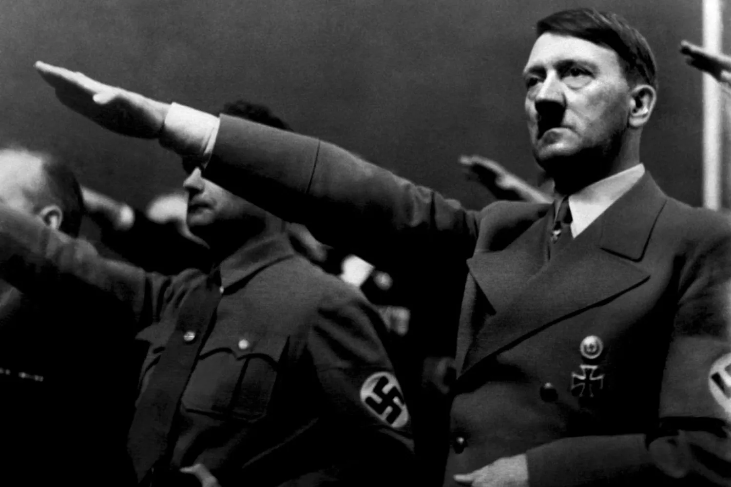 Hitler, Yahudilere yönelik soykırım başlatarak milyonlarca kişinin ölümüne neden oldu (AFP)
