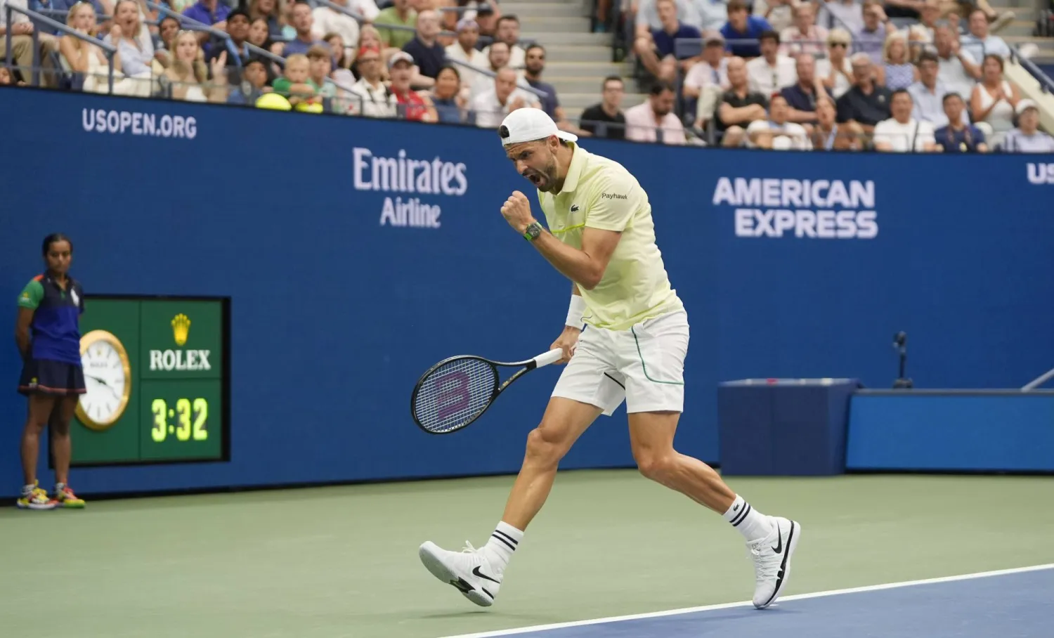 البلغاري غريغور ديميتروف وفرحة عارمة عقب فوزه على الروسي روبليف (أ.ب)