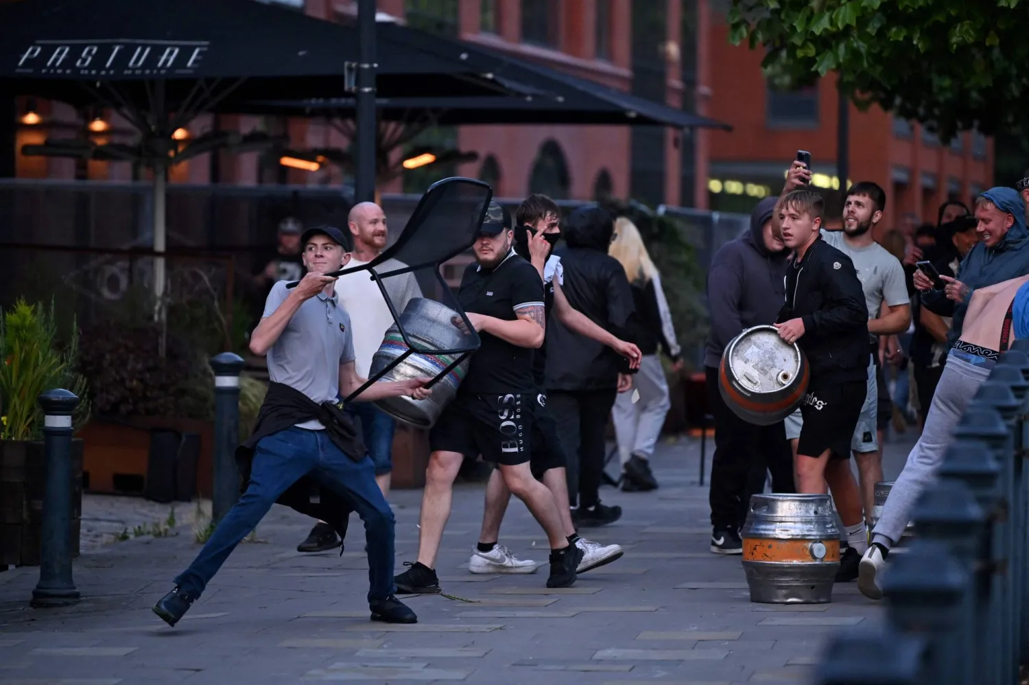 بعض من أعمال الشغب التي اندلعت في عدد من المدن البريطانية في يوليو 2024 (أ.ف.ب)