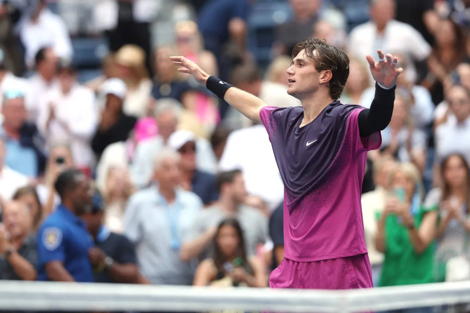 «فلاشينغ ميدوز»: البريطاني دريبر إلى نصف النهائي