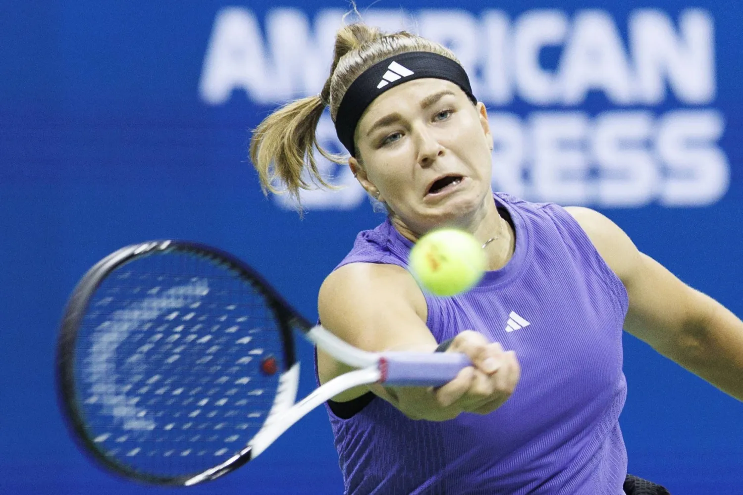 التشيكية كارولينا موخوفا (إ.ب.أ)