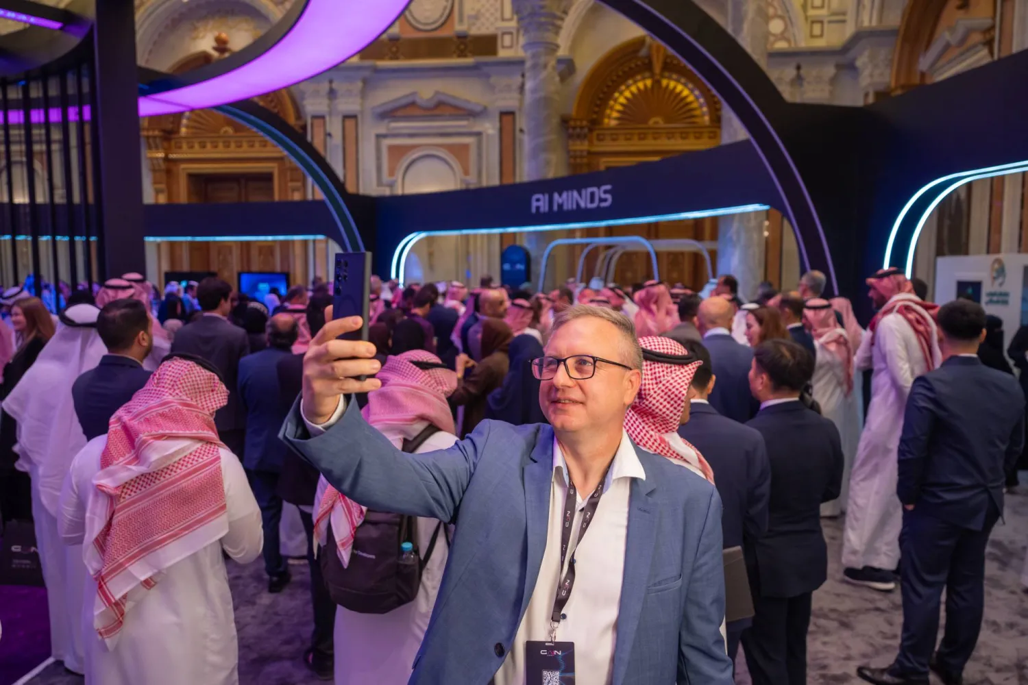 حضور عدد كبير من المهتمين محلياً وخارجياً في اليوم الأول لانطلاق أعمال القمة (الشرق الأوسط)