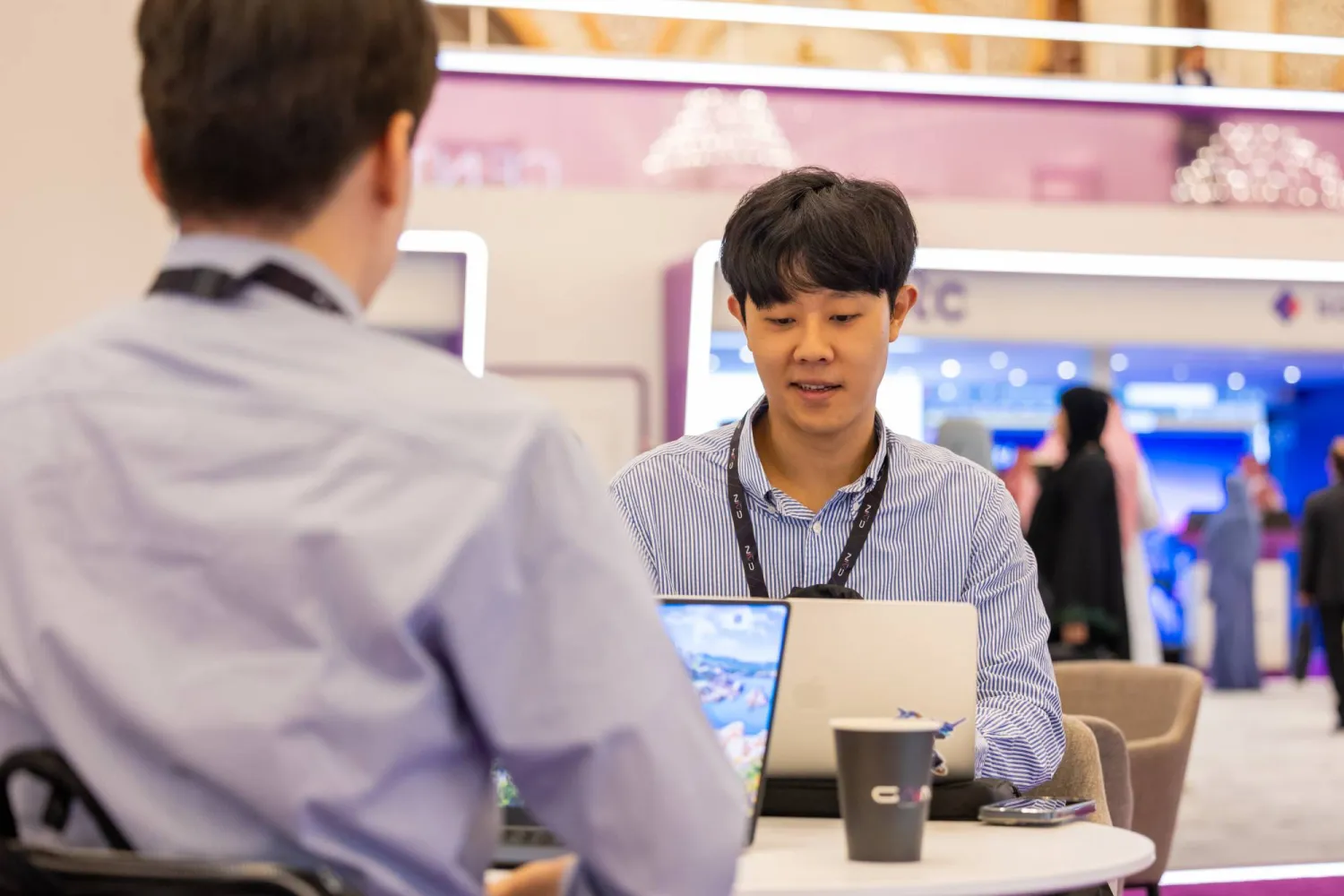 حضور عدد كبير من المهتمين محلياً وخارجياً في اليوم الأول لانطلاق أعمال القمة (الشرق الأوسط)