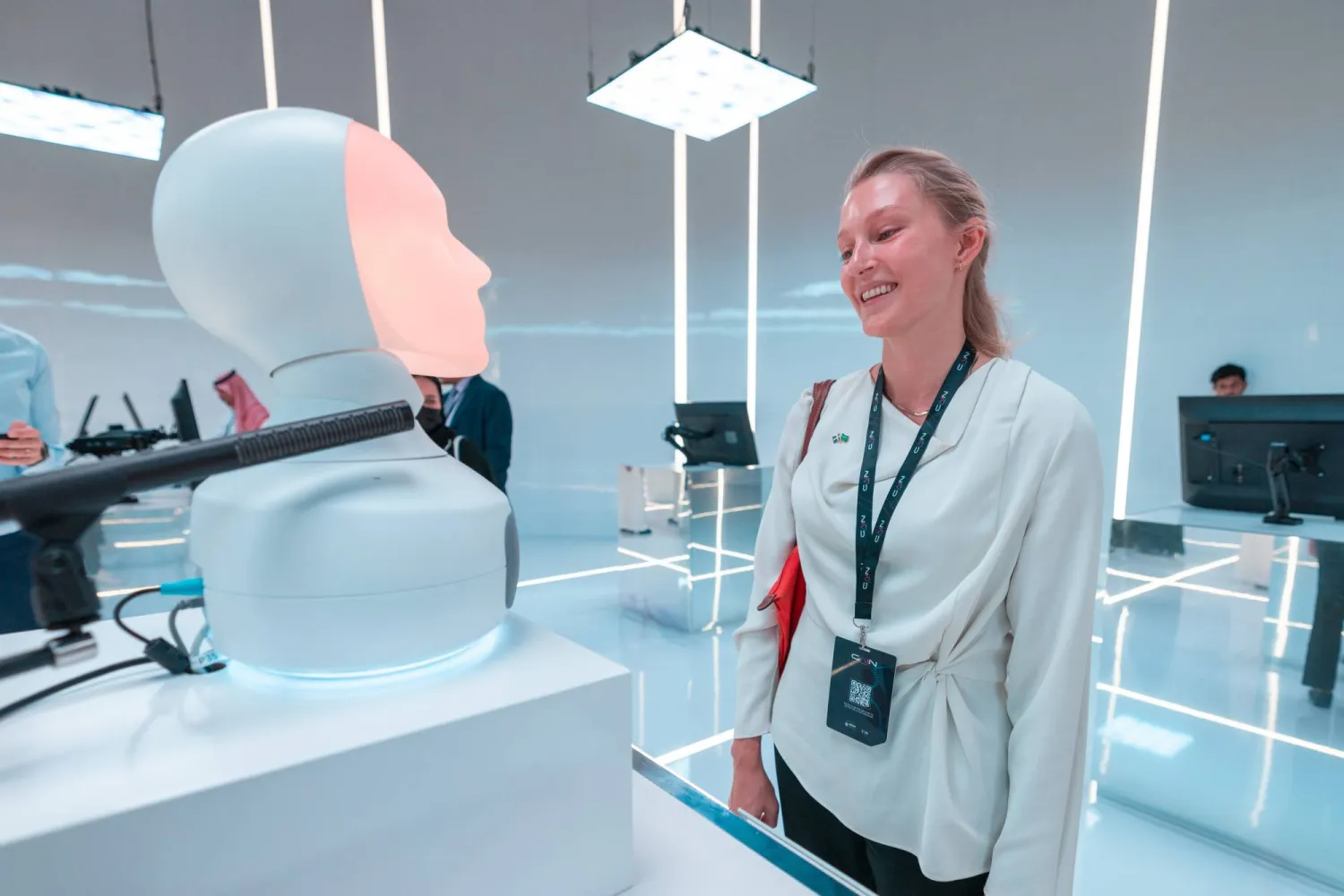 تجارب الزوار مع تقنيات الذكاء الاصطناعي المبتكرة (الشرق الأوسط)