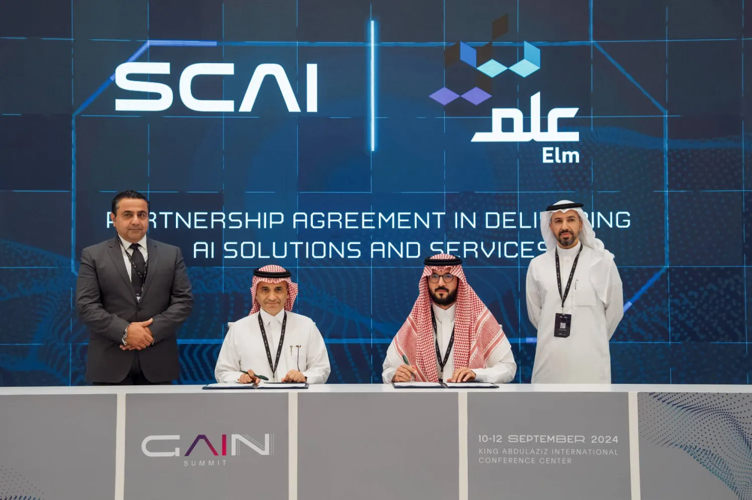 جرى توقيع كثير من الاتفاقيات في اليوم الثاني لأعمال القمة (الشرق الأوسط)