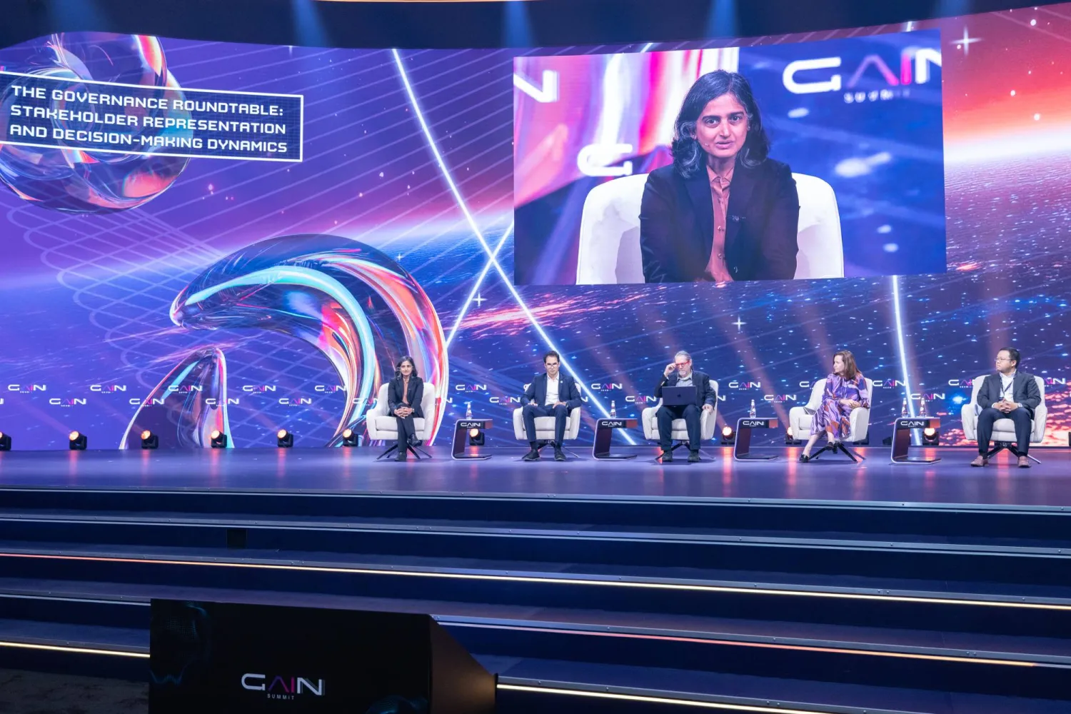 القمة ضمت ما يزيد على 456 متحدثاً من 100 دولة (الشرق الأوسط)