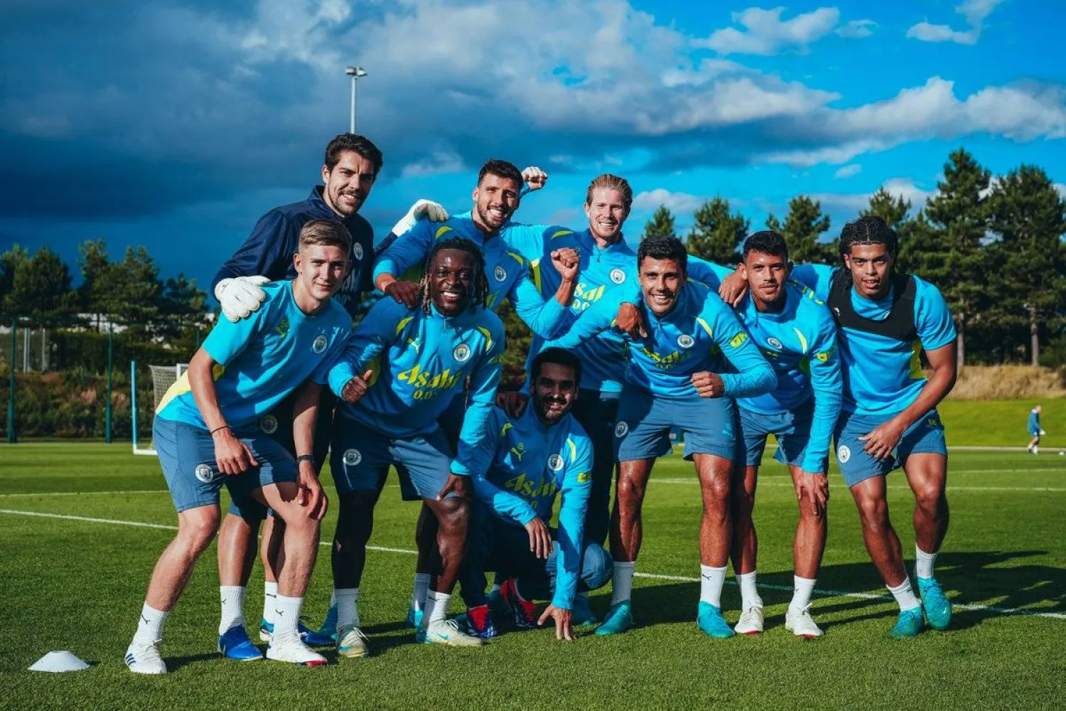 لاعبو مان سيتي في لقطة جماعية عقب أحد التدريبات الأخيرة (مانشستر سيتي)
