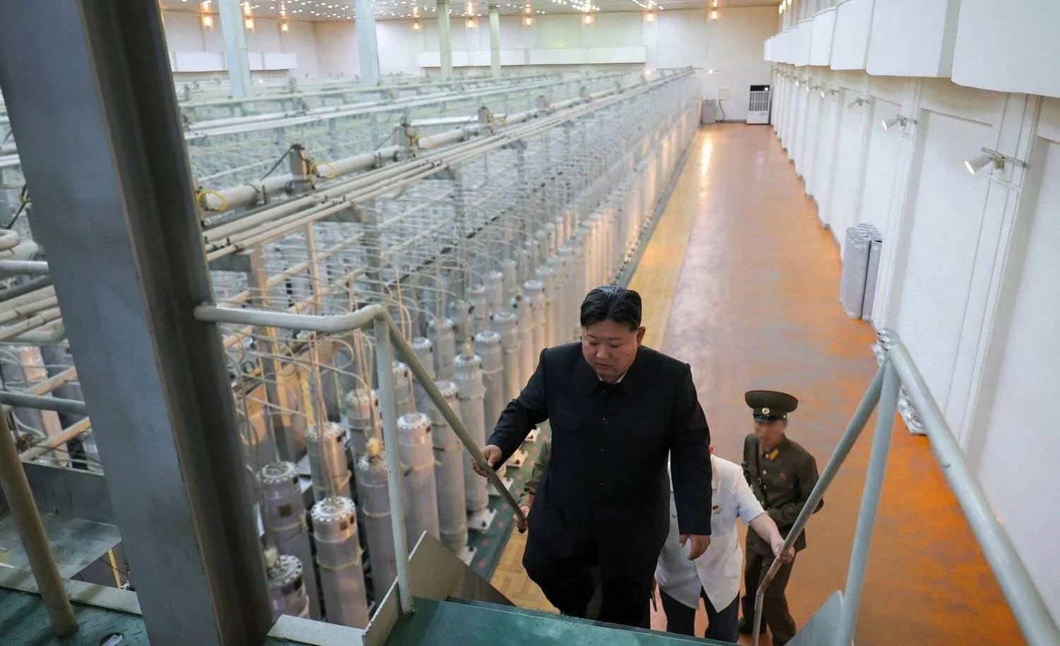HANDOUT - 13 September 2024, North Korea, ---: A photo released by North Korea's official Korean Central News Agency (KCNA) on 13 September 2024, shows North Korean leader Kim Jong-un (L) inspecting a uranium enrichment facility. Photo: -/KCNA/KNS/dpa 