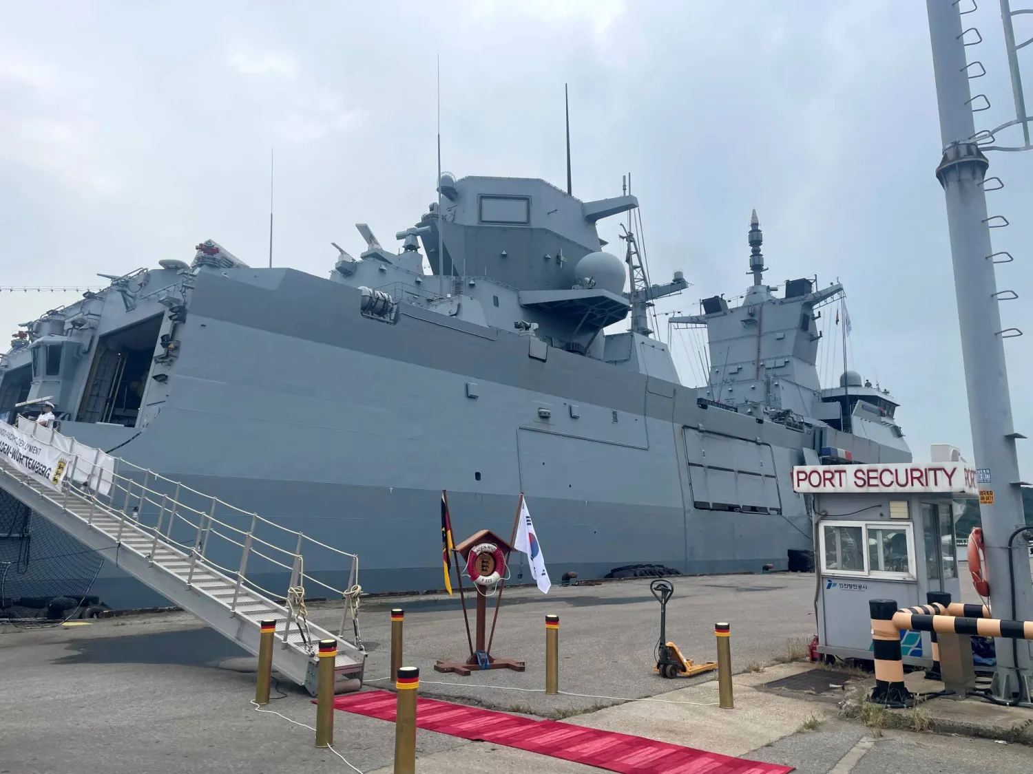 الفرقاطة الألمانية «بادن-فورتمبرغ» (د.ب.أ)