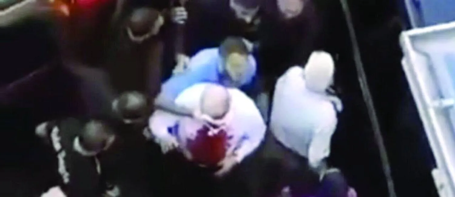  İran internet sitelerinde yayınlanan fotoğrafta İran Büyükelçisi Mücteba Amani'nin hastaneye geliş anı