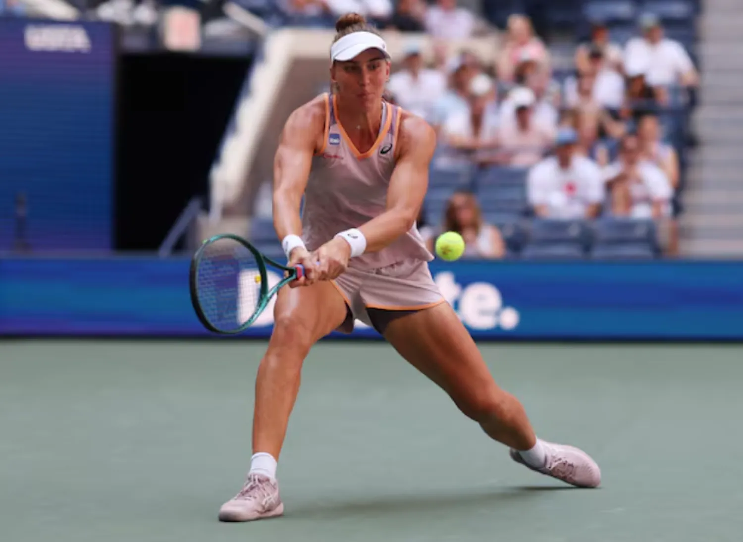 Tennis - US Open - Flushing Meadows, New York, United States - September 4, 2024 Brazil's Beatriz Haddad Maia in action during her quarter final match against Czech Republic's Karolina Muchova REUTERS/Mike Segar