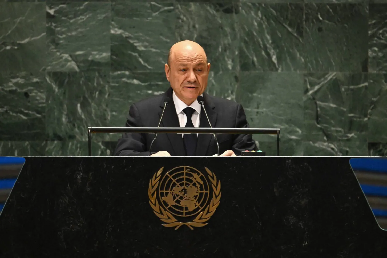 رئيس مجلس القيادة اليمني خلال كلمته في «قمة المستقبل» بنيويورك (رويترز)