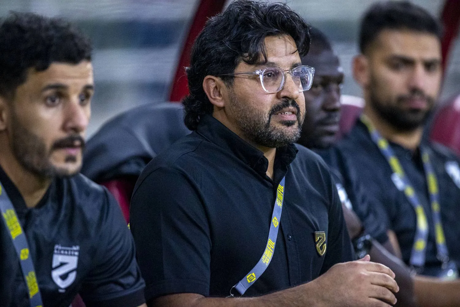 المحمدي خلال قيادته فريقه الحزم أمام النصر في بطولة كأس الملك (تصوير: سعد الدوسري)