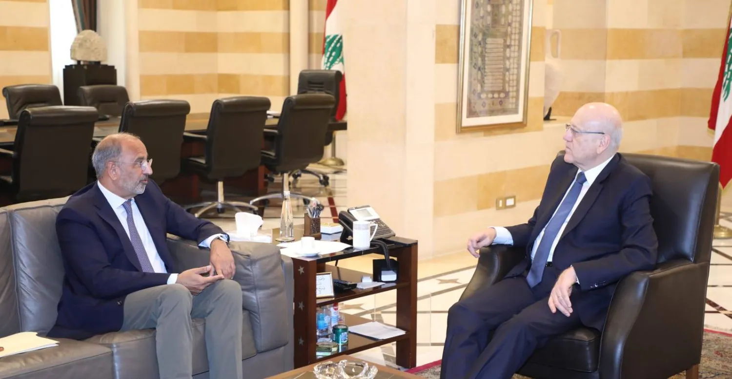 رئيس الحكومة نجيب ميقاتي مجتمعاً مع المنسق المقيم للأمم المتحدة ومنسق الشؤون الإنسانية في لبنان عمران ريزا للبحث في موضوع المساعدات الإنسانية التي تقدمها الأمم المتحدة للبنان (رئاسة الحكومة) 