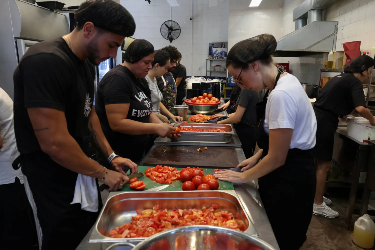Volunteers at non-profit organization 'Nation Station', prepare meals to be distributed for people who were displaced due to ongoing hostilities between Hezbollah and Israeli forces, in Beirut, Lebanon September 26, 2024. REUTERS/Mohamed Azakir
