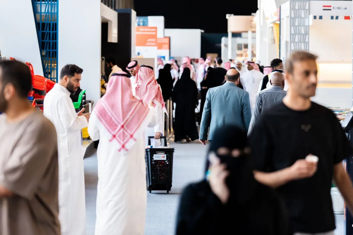 المعرض يشهد استحداث ممر تكريمي للشاعر الأمير بدر بن عبد المحسن (وزارة الثقافة)