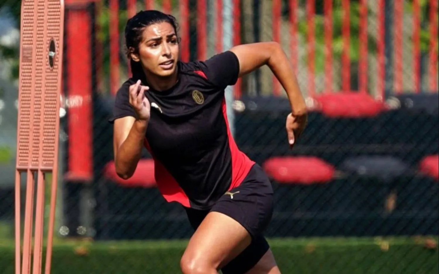 الفرنسية نسرين بهلولي سترتدي قميص النصر هذا الموسم (الشرق الأوسط)