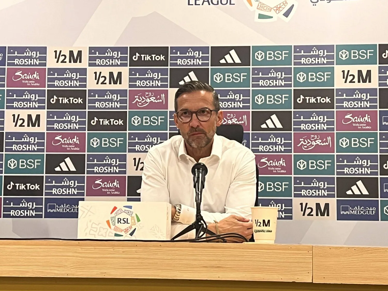 الألماني جوزيف زينباور مدرب فريق الوحدة (الشرق الأوسط) 