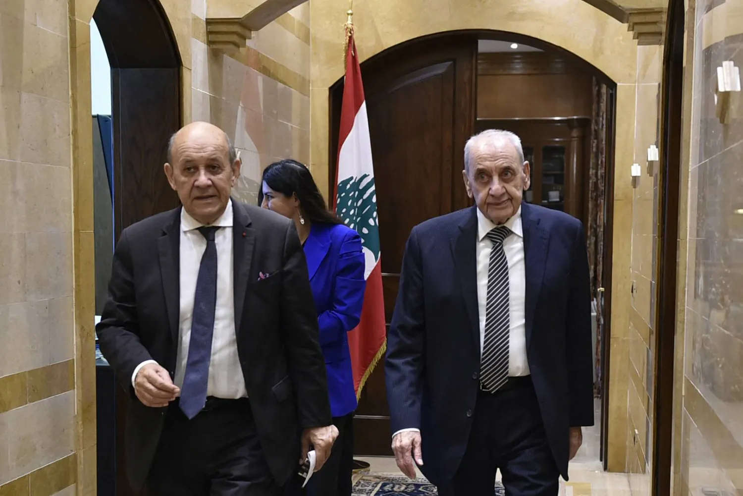 بري مستقبلًا الموفد الفرنسي جان إيف لودريان الأسبوع الماضي في بيروت (أ.ف.ب)