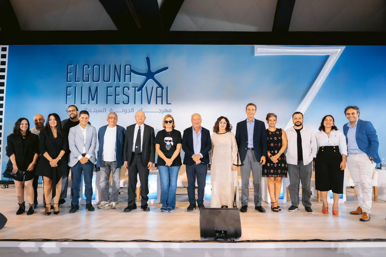 صورة تذكارية لفريق العمل - (إدارة المهرجان)