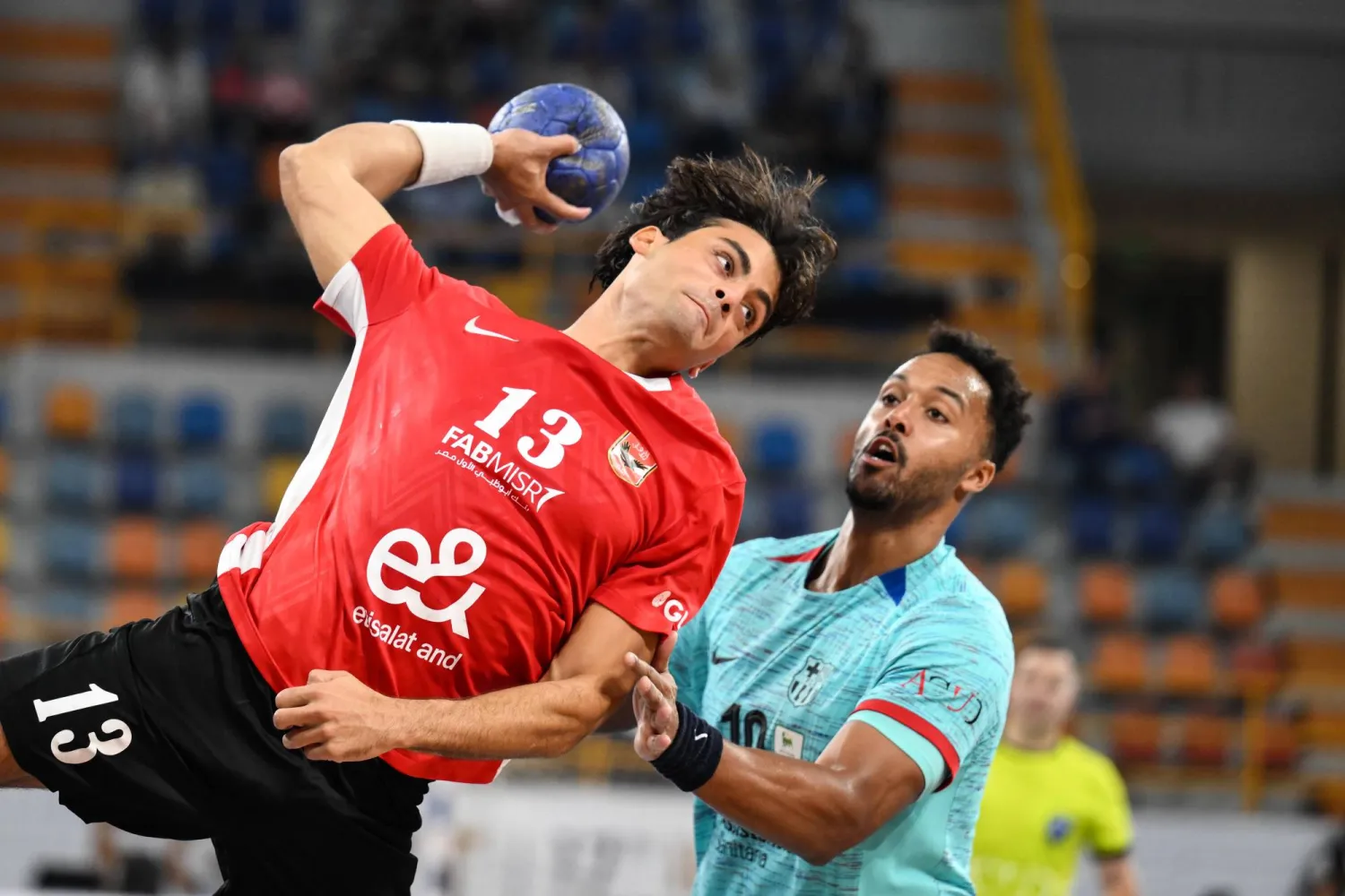 الأهلي خسر من برشلونة وتأهل لنصف نهائي كأس العالم للأندية (إ.ب.أ) 