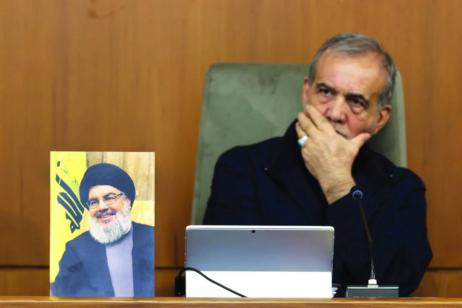 
نواب البرلمان یهتفون ضد أميركا وإسرائيل في جلسة (مهر)... وفي الإطار بزشكيان يترأس اجتماعاً وزارياً  أمس (الرئاسة الإيرانية)