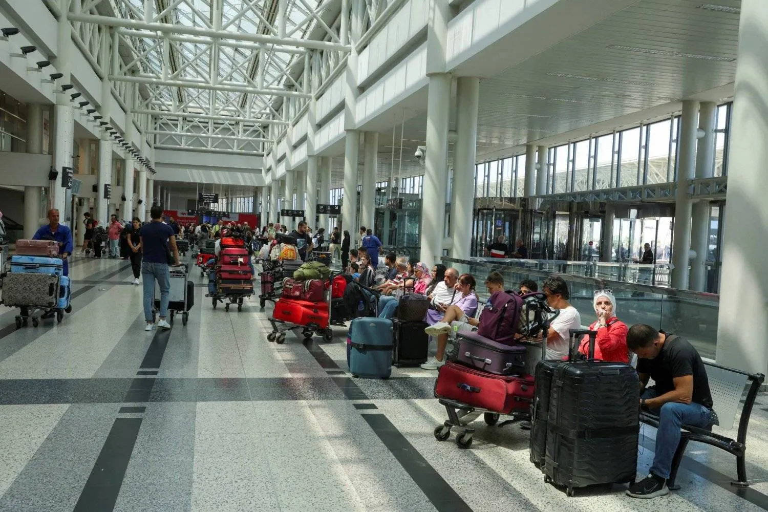 من داخل «مطار رفيق الحريري الدولي» في بيروت (أرشيفية - رويترز)