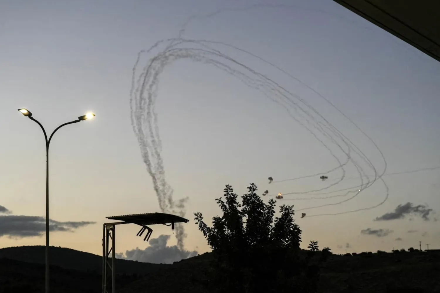 Hizbullah, İsrail'in sınırdaki çatışmaları tırmandırarak savaş başlatması durumunda buna aynı şekilde karşılık vereceklerini duyurmuştu (Reuters)