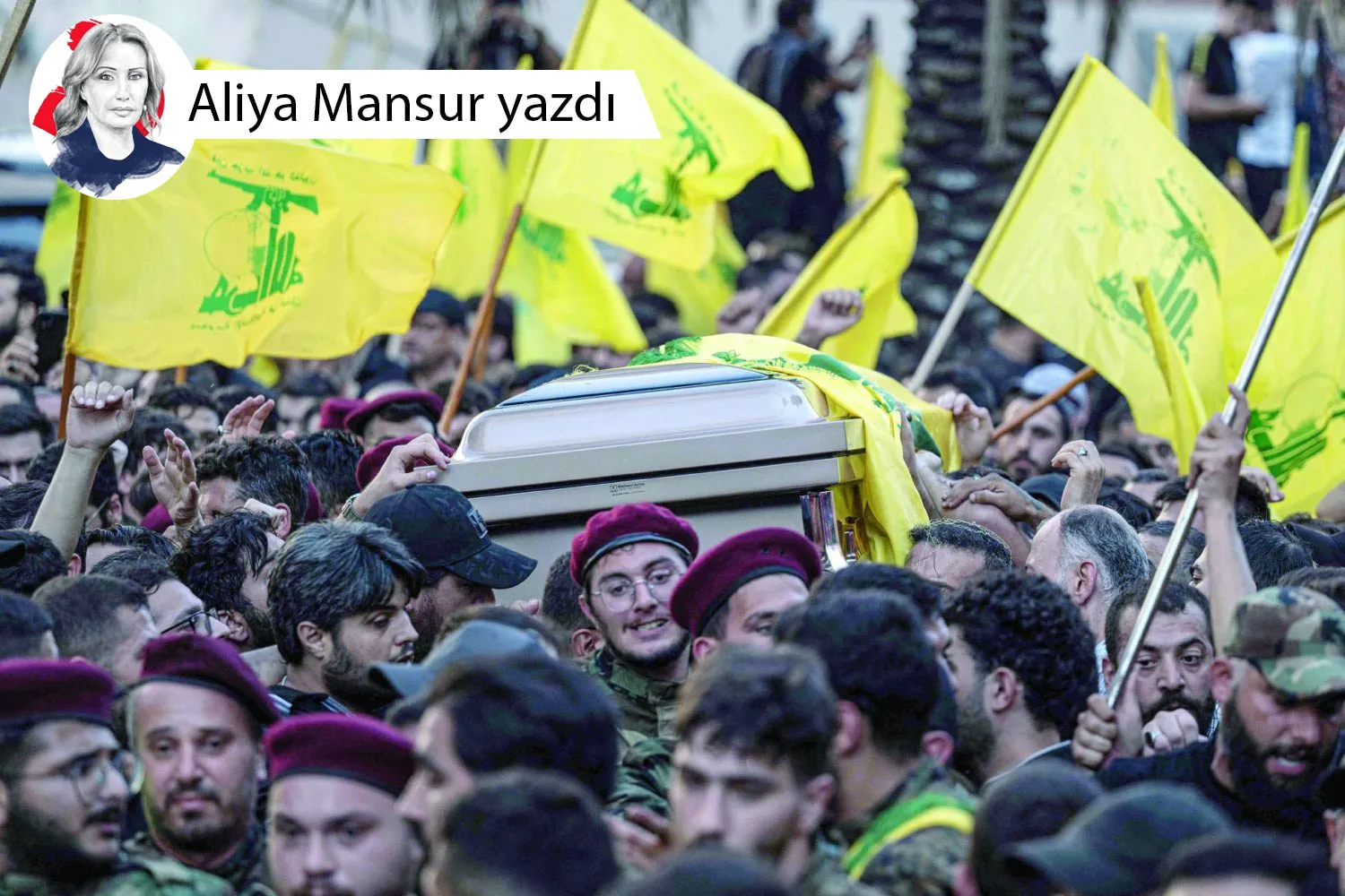 Resim Beyrut'un güney banliyösünde düzenlenen cenaze töreninde komutanları Fuad Şükrü'ün tabutunu taşıyan Hizbullah üyeleri (AFP)