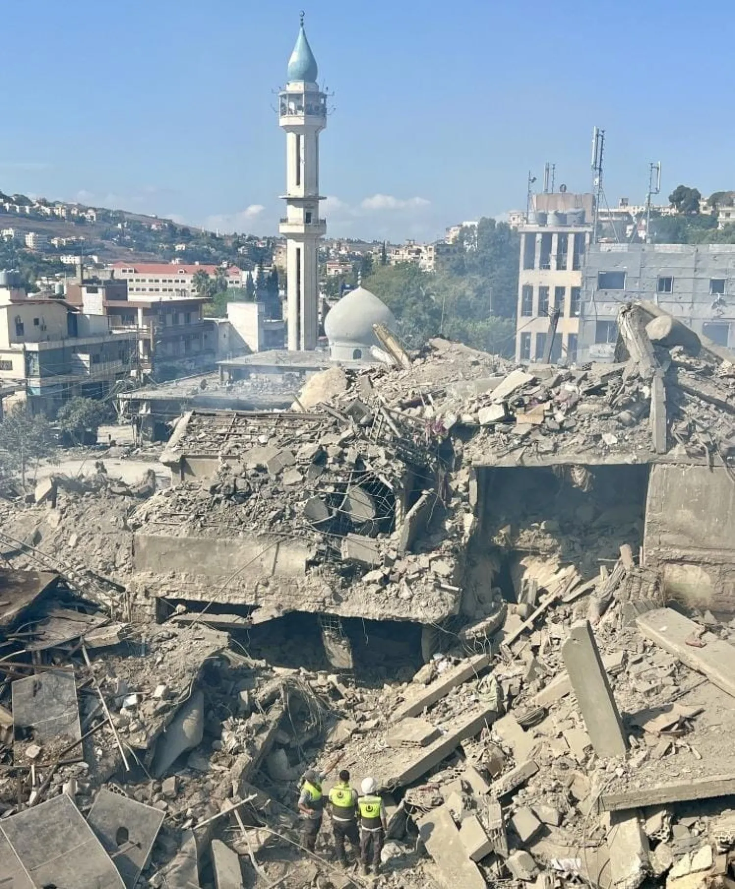 Suudi Arabistan’dan Lübnan’a insani yardımları taşıyan ilk uçak Beyrut Uluslararası Havalimanı'na indi (AP)