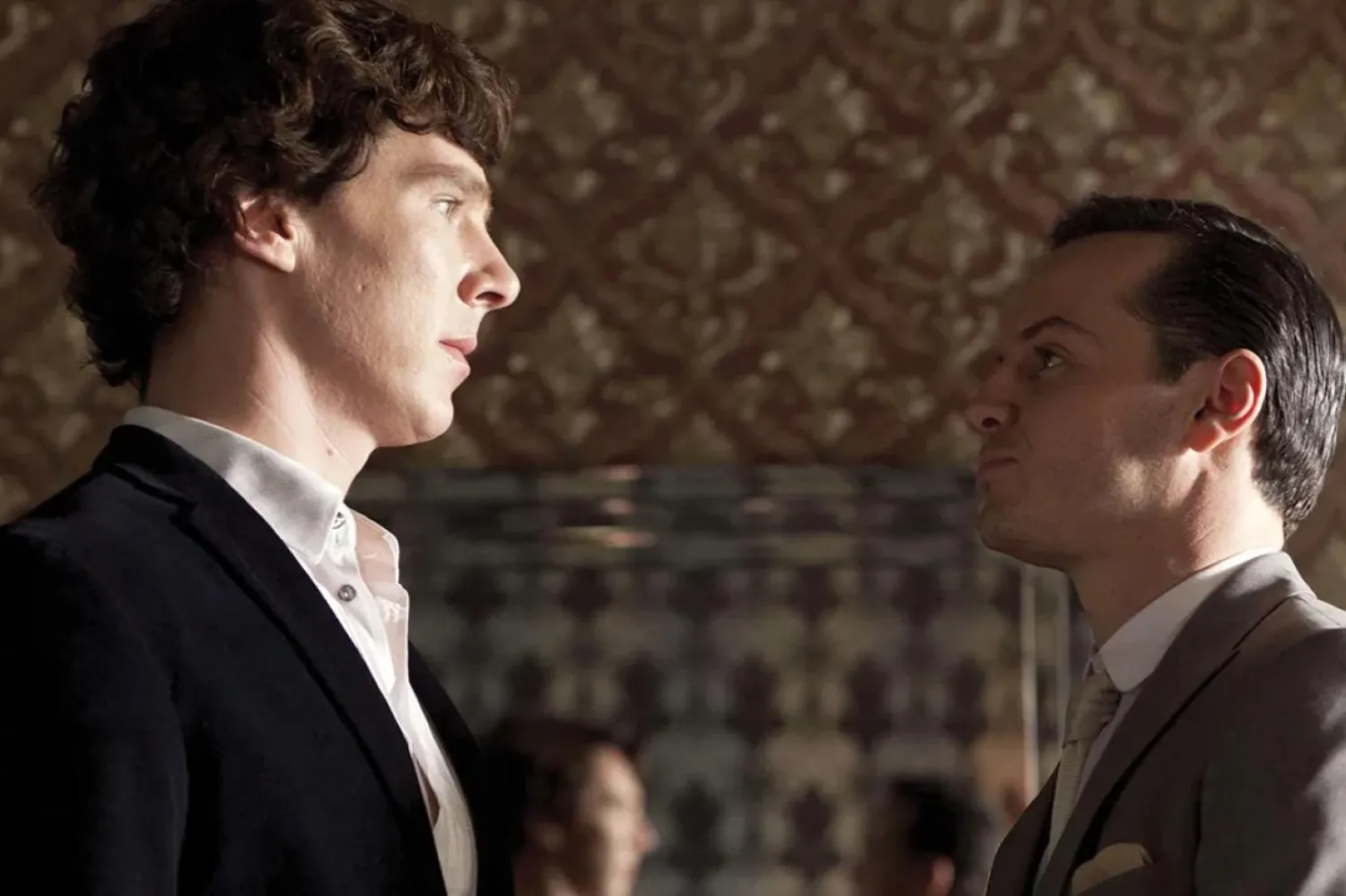 Sir Arthur Conan Doyle'un aynı adlı romanlarına dayanan dedektiflik dizisi, gösterimde olduğu dönemde 9 Emmy kazanmıştı (BBC)