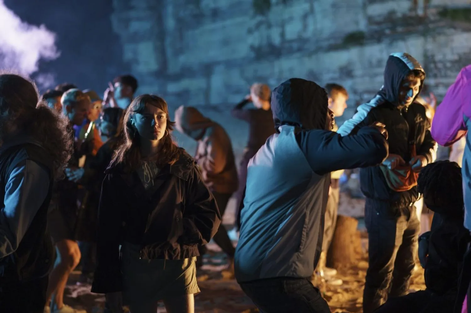 Once Upon a Time in England (Bir Zamanlar İngiltere'de) adlı ödüllü romanıyla tanınan Helen Walsh imzalı The Gathering, prömiyerini bu yıl 14 Mayıs'ta yapmıştı (Channel 4)
