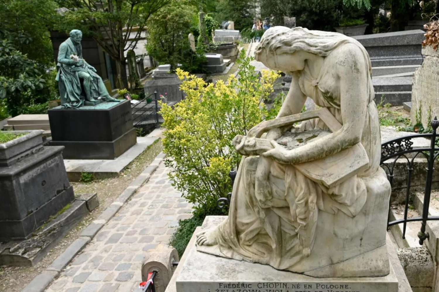 Chopin'in mezarı Paris'te ancak kalbi Varşova'daki bir kilisede tutulan alkol dolu kavanozun içinde saklanıyor (AFP)