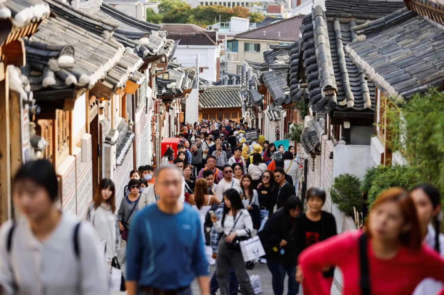 Köy sakinlerinin birçoğunun taşınmasıyla Bukchon Hanok'un nüfusu son 10 yılda yüzde 27,6 oranında azaldı (Reuters)