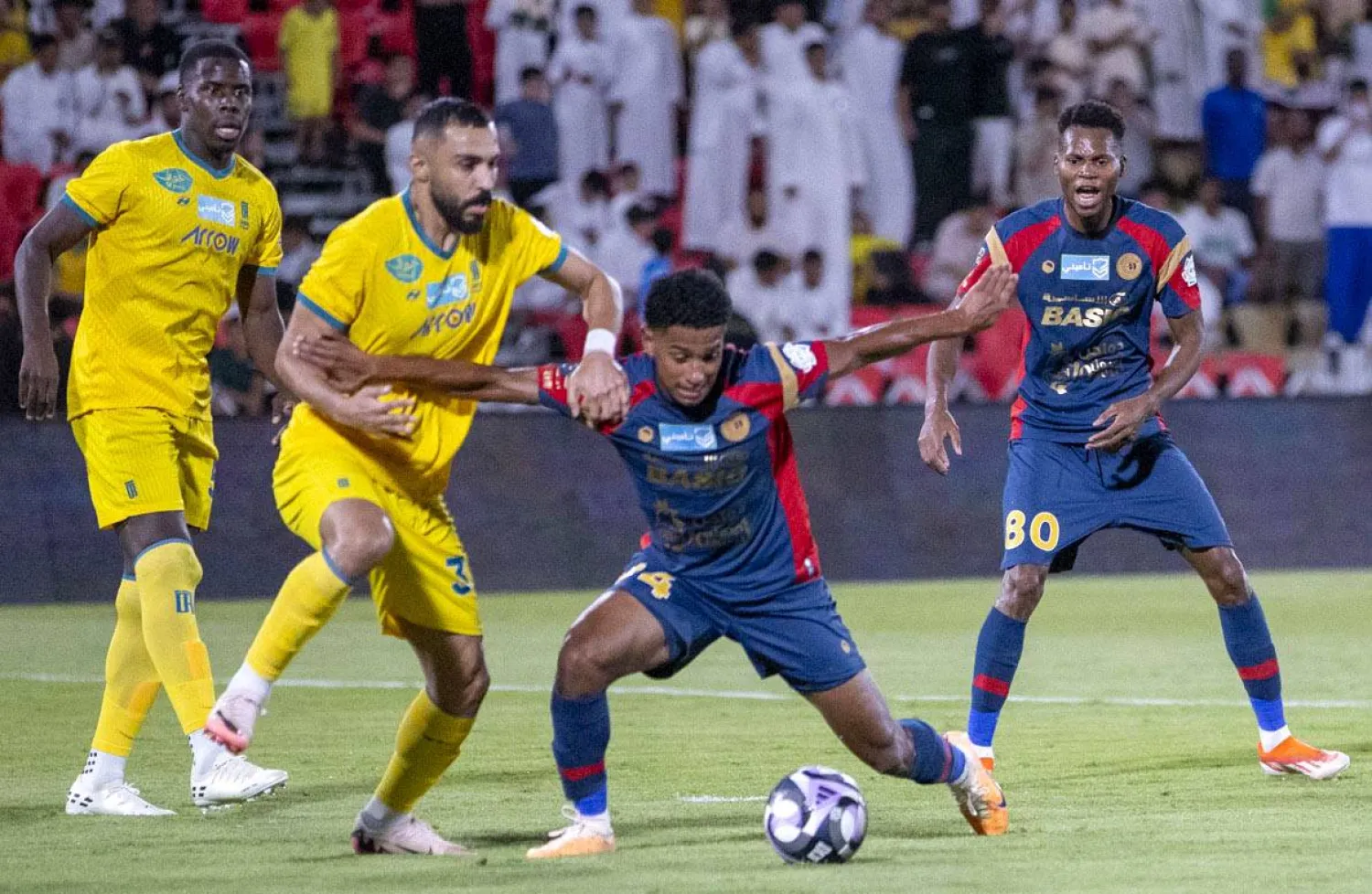 جانب من مواجهة ضمك والعروبة الأخيرة (تصوير: سعد الدوسري)