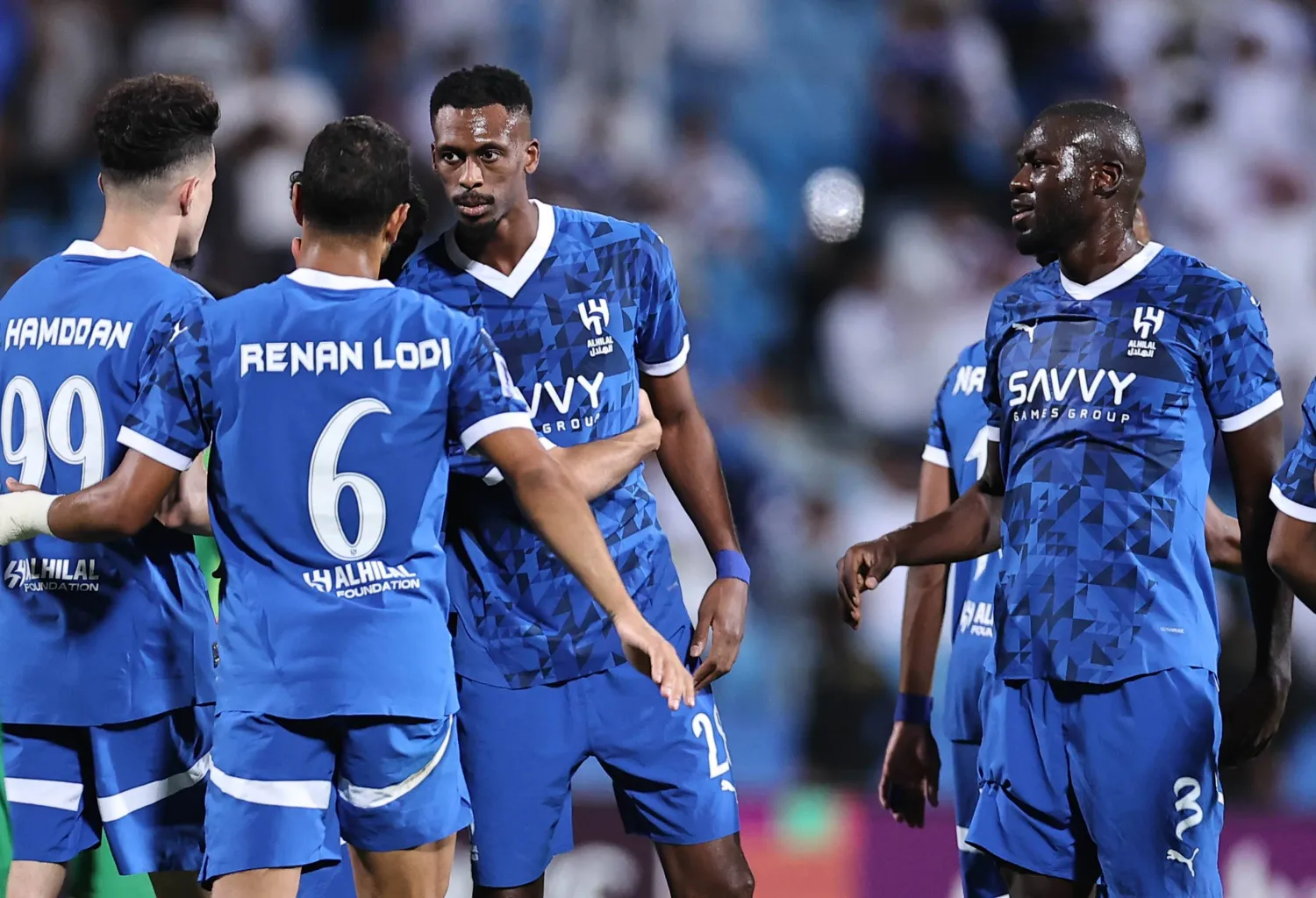 احتفالية زرقاء خامسة بهدفه في شباك الشرطة (تصوير: سعد العنزي)